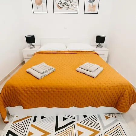 Apartman In With Balcony, Air Conditioning, Wifi, Washing Machine 4252-4 *