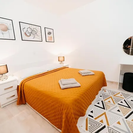 In With Balcony, Air Conditioning, Wifi, Washing Machine 4252-4 Komarna