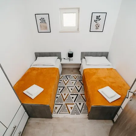 In With Balcony, Air Conditioning, Wifi, Washing Machine 4252-4 Apartman *