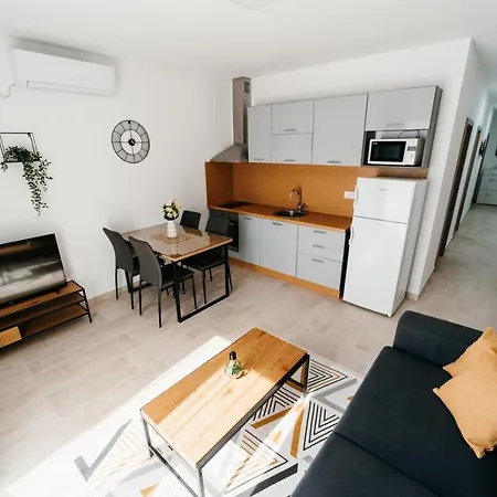 Apartman In With Balcony, Air Conditioning, Wifi, Washing Machine 4252-4 *
