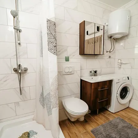 Апартаменты In With Balcony, Air Conditioning, Wifi, Washing Machine 4252-4 Комарна