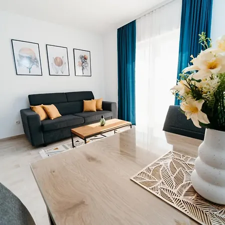 In With Balcony, Air Conditioning, Wifi, Washing Machine 4252-4 Апартаменты *