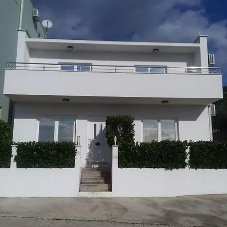 In With Balcony, Air Conditioning, Wifi, Washing Machine 4252-4