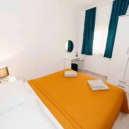 Апартаменты In With Balcony, Air Conditioning, Wifi, Washing Machine 4252-4