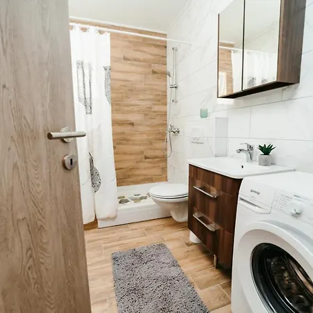 In With Balcony, Air Conditioning, Wifi, Washing Machine 4252-4 *